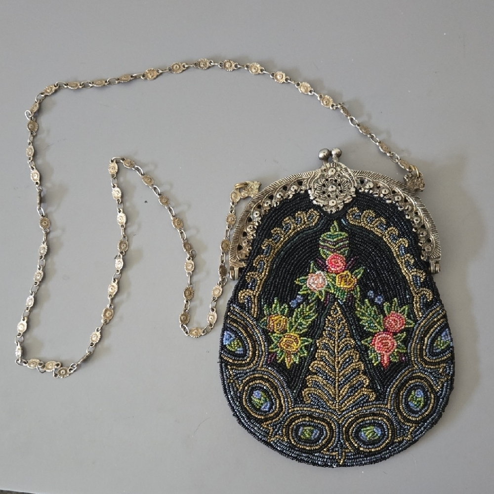 Vintage-Inspired Black Beaded Floral Evening Clutch